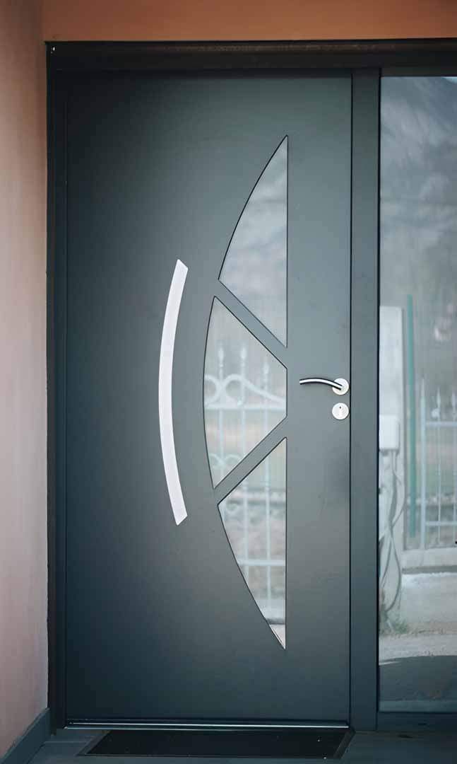 Pose de porte d’entrée Hautes Alpes