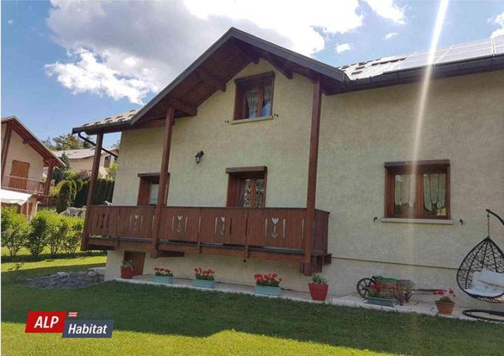 Volet battant sur mesure Hautes Alpes